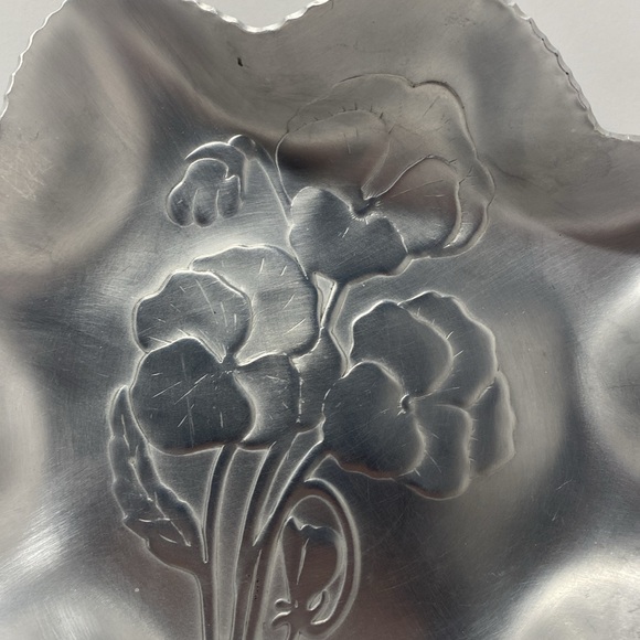 Craft Studios mid century modern metal ruffled dish decorated with roses. - Picture 2 of 8